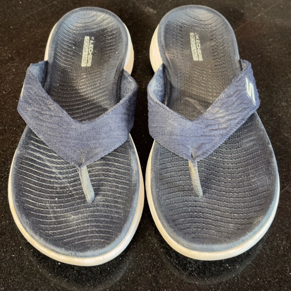 Skechers Yoga Mat Flip Flops - Picture 1 of 4